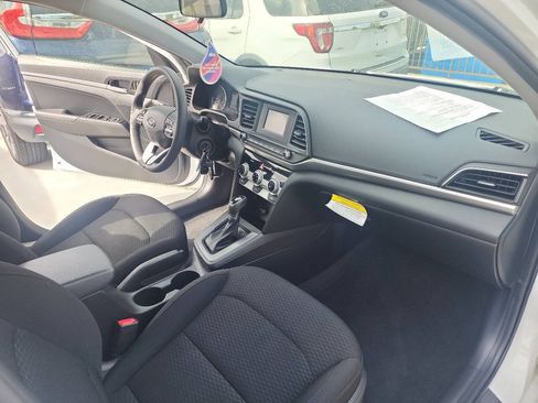 Used 2019 Hyundai Elantra SE w/ Cargo Package FWD image 13