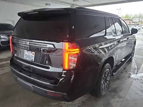 Used 2022 Chevrolet Suburban Z71 image 3