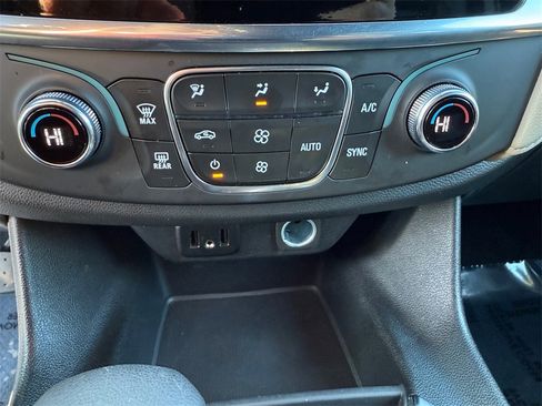 Used 2023 Chevrolet Traverse LS image 18