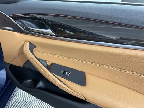 Used 2022 BMW 530i xDrive w/ Premium Package image 17