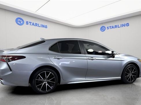 Used 2024 Toyota Camry SE image 9