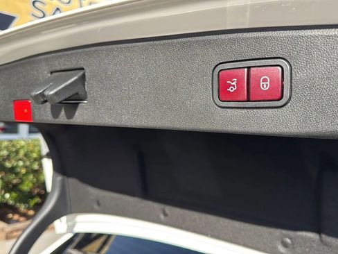 Used 2015 Mercedes-Benz E 350 Sedan image 17