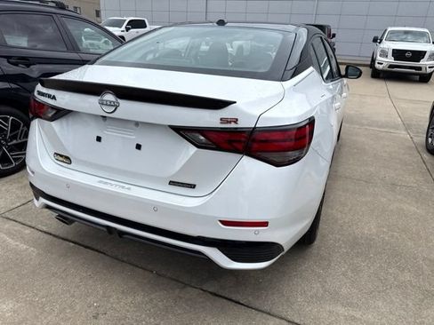 Used 2025 Nissan Sentra SR w/ SR Premium Package FWD image 9