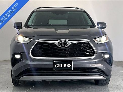 Used 2024 Toyota Highlander Platinum FWD image 3