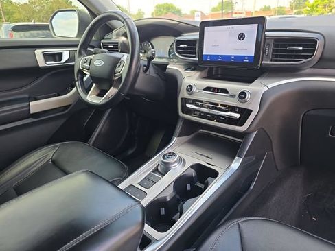 Used 2020 Ford Explorer XLT w/ Equipment Group 202A RWD image 17