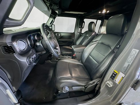 Used 2022 Jeep Wrangler Unlimited Sahara AWD/4WD image 13