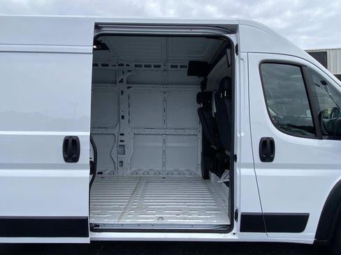 Used 2025 RAM ProMaster 2500 w/ Convenience Group FWD image 15
