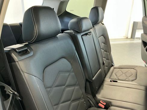 Used 2025 Volkswagen Atlas SE FWD image 19