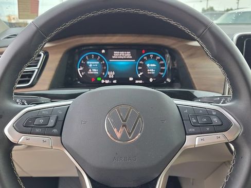 Used 2025 Volkswagen Atlas SE FWD image 25