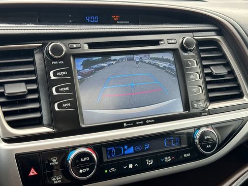 Used 2016 Toyota Highlander XLE AWD/4WD image 25