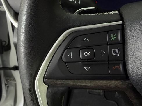 Used 2023 Jeep Grand Cherokee L Limited AWD/4WD image 18