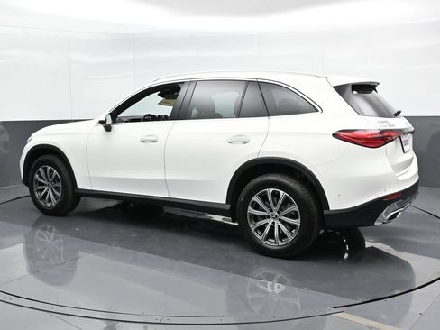 Used 2025 Mercedes-Benz GLC 300 4MATIC image 8