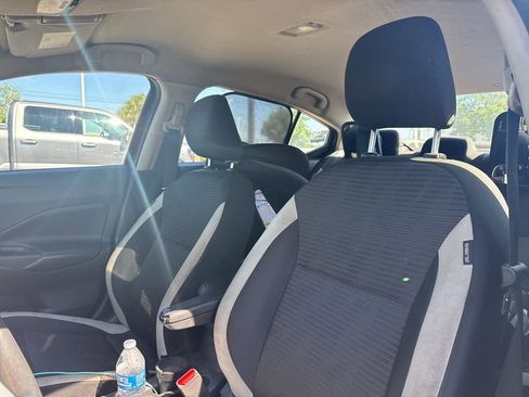 Used 2020 Nissan Versa SV FWD image 3