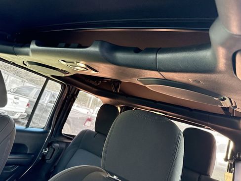 Used 2021 Jeep Wrangler Unlimited Sport S image 19