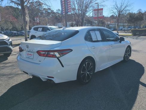 Certified 2019 Toyota Camry SE image 5