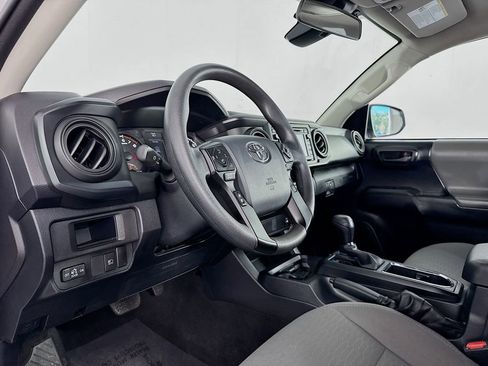 Used 2018 Toyota Tacoma SR image 12