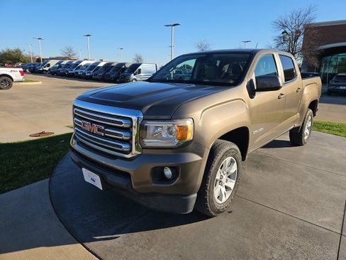 Used 2016 GMC Canyon SLE w/ SLE Convenience Package image 2