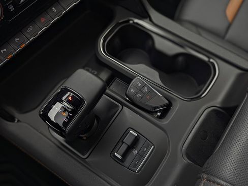 Used 2025 GMC Sierra 1500 AT4 w/ AT4 Premium Package image 43