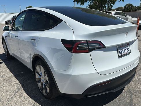 Used 2021 Tesla Model Y Long Range AWD/4WD image 3