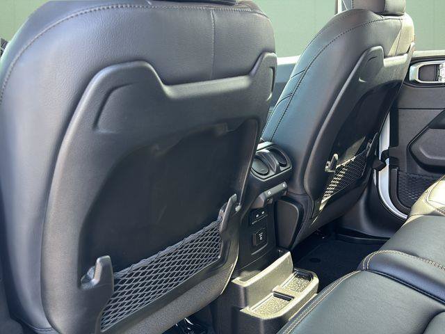 Used 2025 Jeep Wrangler Unlimited Sahara AWD/4WD image 24