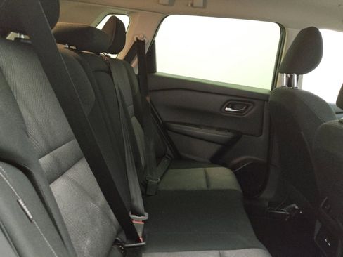 Used 2024 Nissan Rogue SV FWD image 19