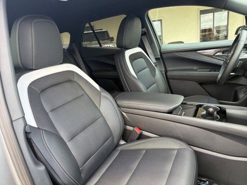 Used 2026 Chevrolet Blazer EV LT w/ Super Cruise Package FWD image 28