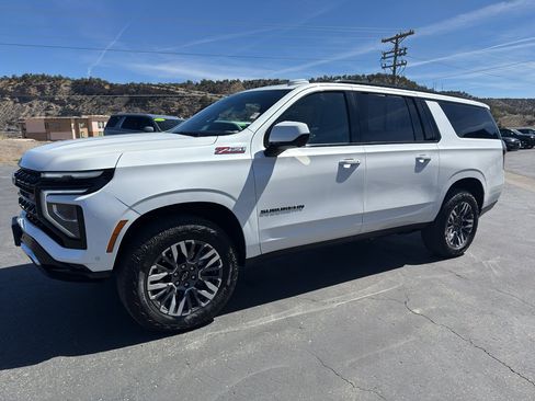 Used 2025 Chevrolet Suburban Z71 image 4