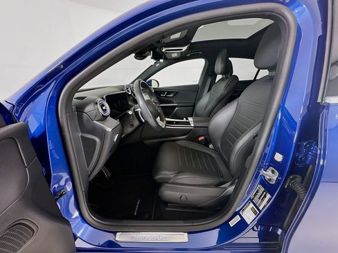 Used 2025 Mercedes-Benz GLC 300 4MATIC image 23