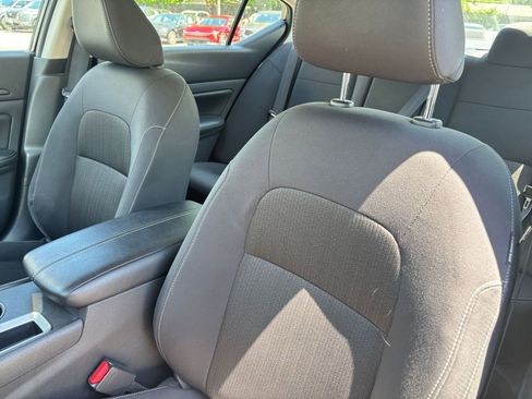 Used 2025 Nissan Altima 2.5 SV FWD image 36