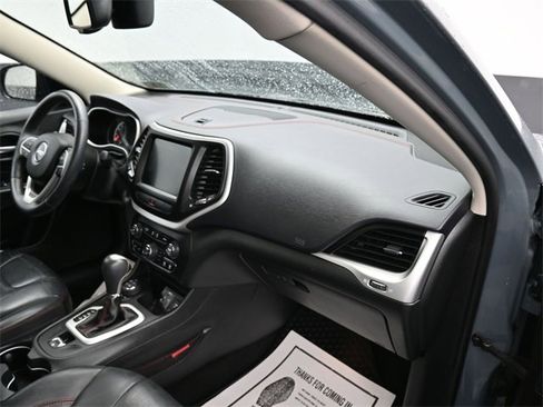 Used 2015 Jeep Cherokee Trailhawk w/ Comfort/Convenience Group image 10