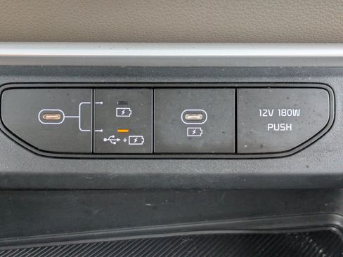 Certified 2025 Kia Carnival FWD image 22