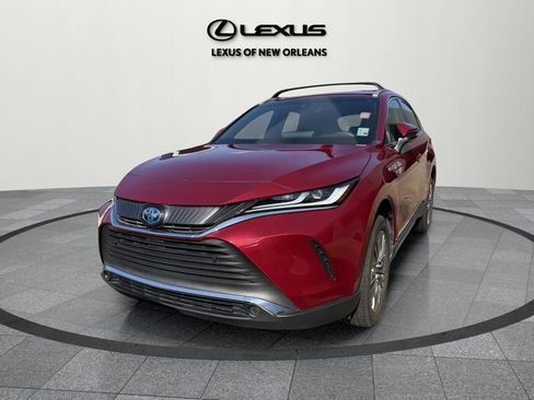 Used 2021 Toyota Venza XLE image 2