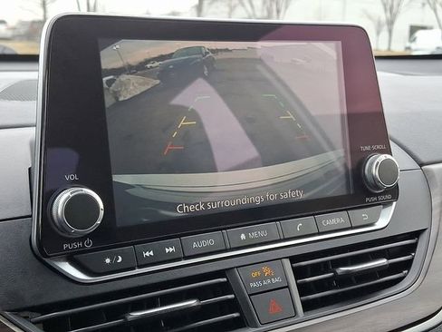 Used 2024 Nissan Altima 2.5 SV image 17