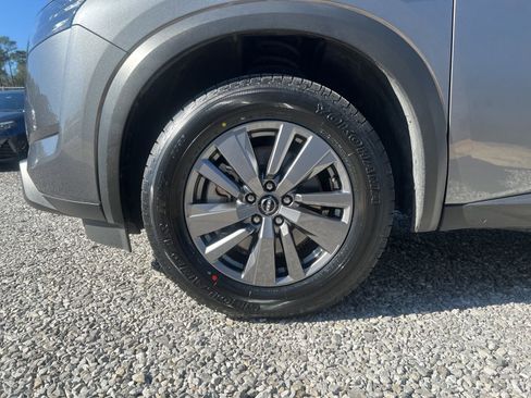 Used 2024 Nissan Pathfinder SV image 7