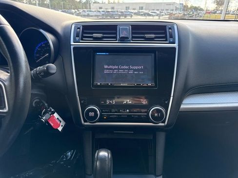 Used 2018 Subaru Outback 2.5i Premium image 17
