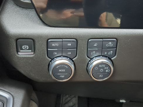 Used 2024 GMC Sierra 1500 Elevation w/ Elevation Premium Package AWD/4WD image 17