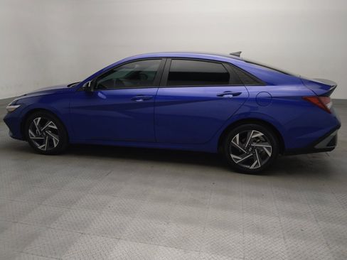Used 2025 Hyundai Elantra Sport FWD image 3