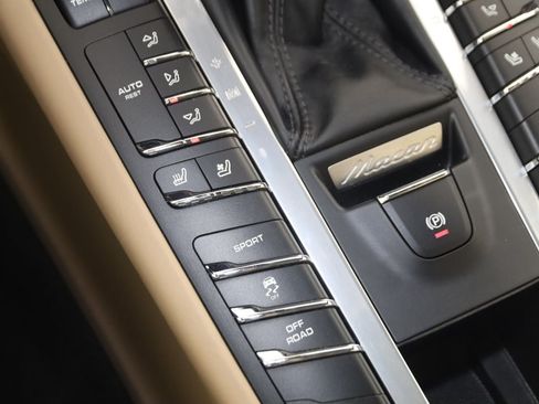 Used 2020 Porsche Macan AWD/4WD image 28