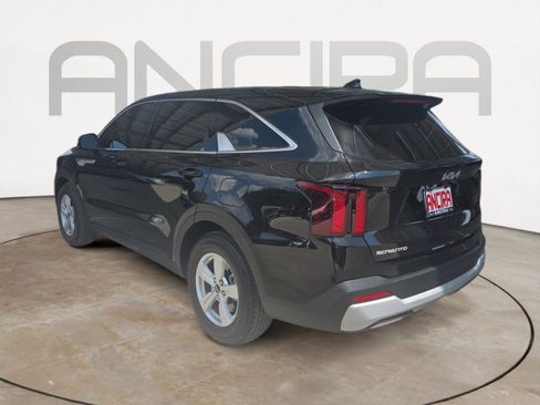 Certified 2025 Kia Sorento LX FWD image 6