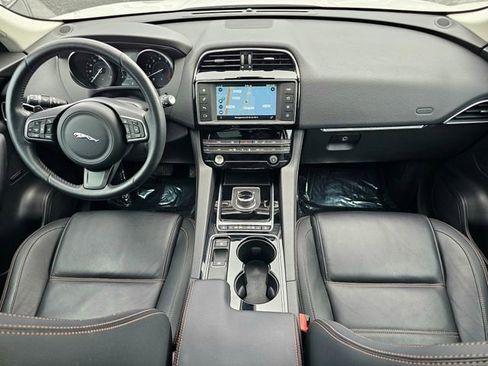 Used 2017 Jaguar F-PACE Prestige image 27