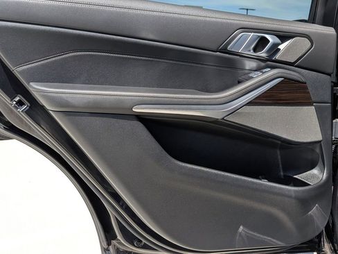 Used 2024 BMW X7 xDrive40i w/ Premium Package image 25