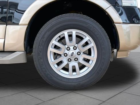 Used 2014 Ford Expedition XLT w/ Equipment Group 202A RWD image 12