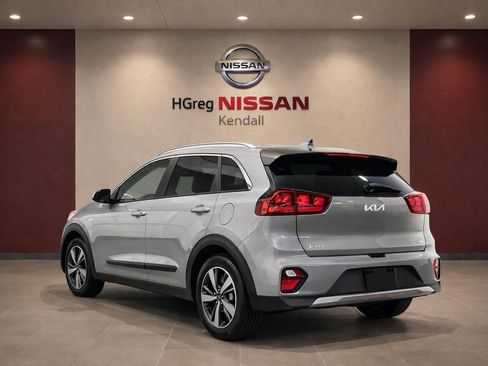 Used 2022 Kia Niro LXS image 2