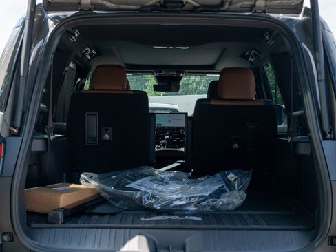 Used 2026 Lexus GX 550 w/ Accessory Package (2T) AWD/4WD image 25