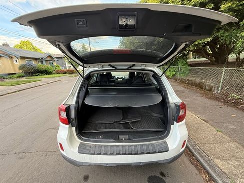 Used 2017 Subaru Outback 3.6R Limited image 7