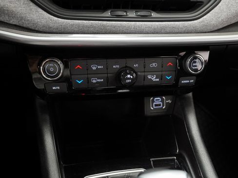 Certified 2025 Jeep Compass Latitude w/ Convenience Group image 31