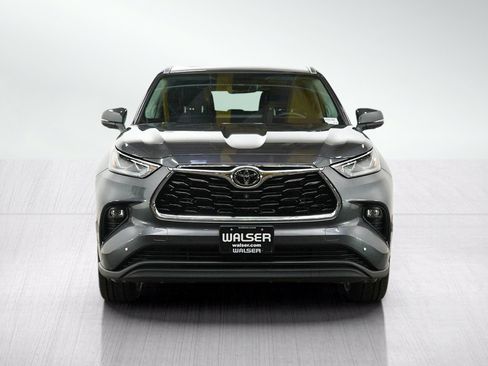 Used 2024 Toyota Highlander Limited AWD/4WD image 8