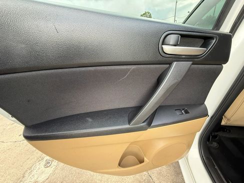 Used 2010 MAZDA MAZDA3 i Touring FWD image 19