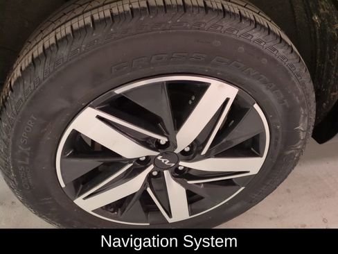 Used 2022 Kia Sorento S w/ Panoramic Sunroof Package image 2