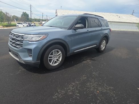 Used 2025 Ford Explorer Active RWD image 4